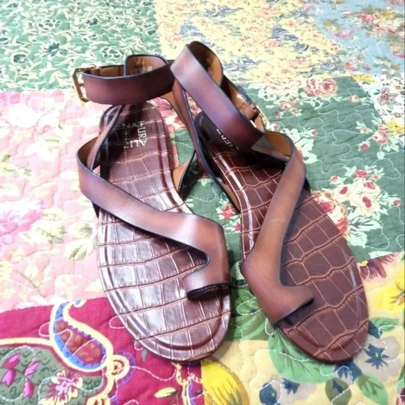 Like new Woman's‎ Naturalizer sandals. - Picture 1 of 7